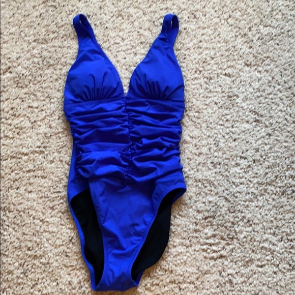 New without tags swimsuit Profile by Gottex. - Picture 1 of 4